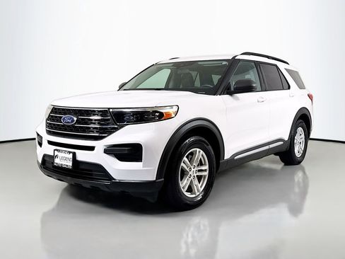 Used 2021 Ford Explorer XLT RWD image 1