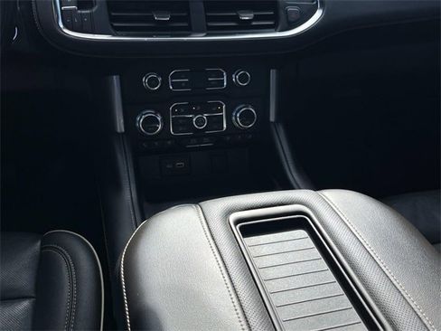 Used 2023 GMC Yukon XL SLT image 18