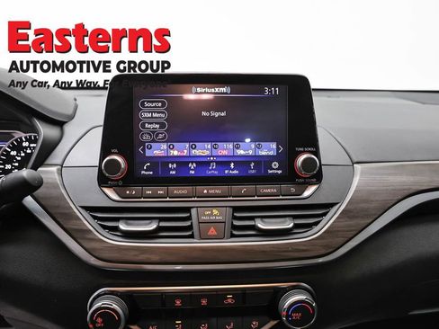 Used 2025 Nissan Altima 2.5 SV FWD image 12