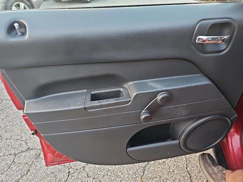 Used 2016 Jeep Patriot Sport image 8