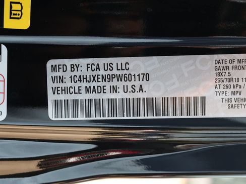Used 2023 Jeep Wrangler Unlimited Sahara AWD/4WD image 33