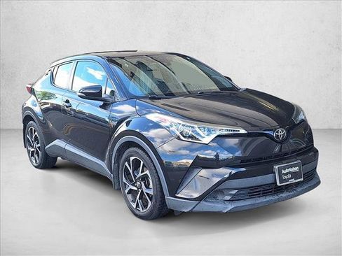 Used 2019 Toyota C-HR XLE image 3