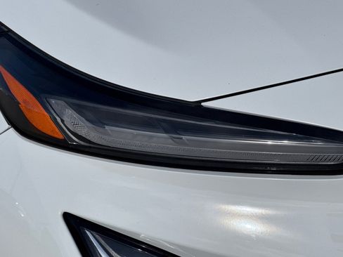 Used 2022 Chevrolet Bolt EUV LT w/ Convenience Package FWD image 12