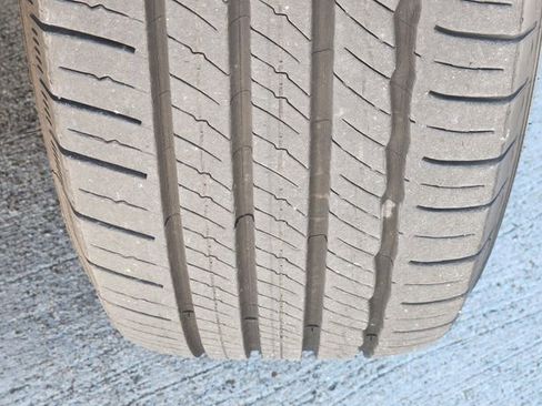 Certified 2023 GMC Acadia SLE w/ Driver Convenience Package image 11