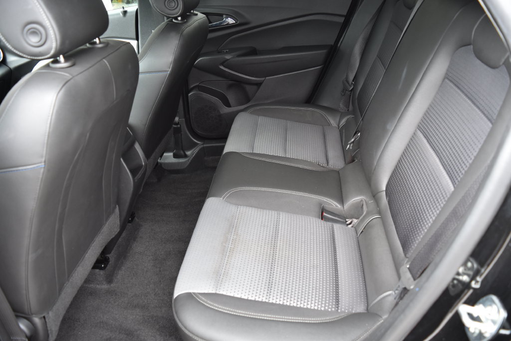 Used 2025 Chevrolet Trax LT w/ LT Convenience Package FWD image 10