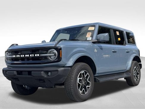 Used 2025 Ford Bronco Outer Banks AWD/4WD image 3