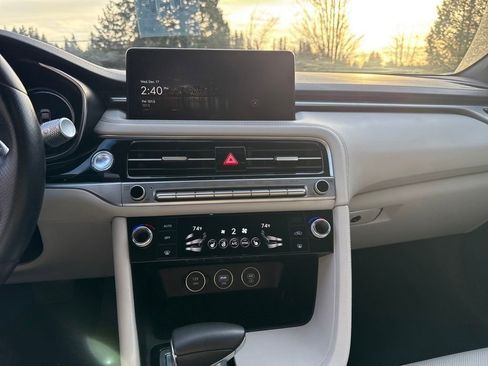 Used 2024 Genesis G70 2.5T image 22