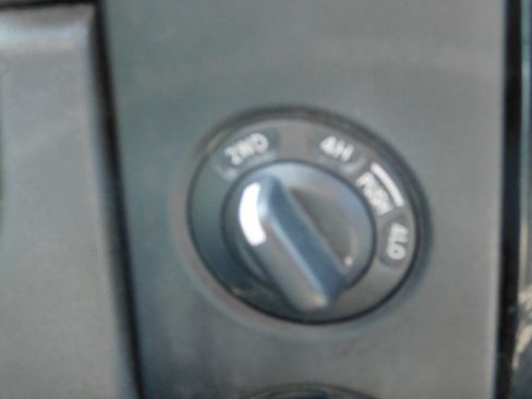 Used 2013 Nissan Titan SV w/ SV Value Truck Pkg image 14