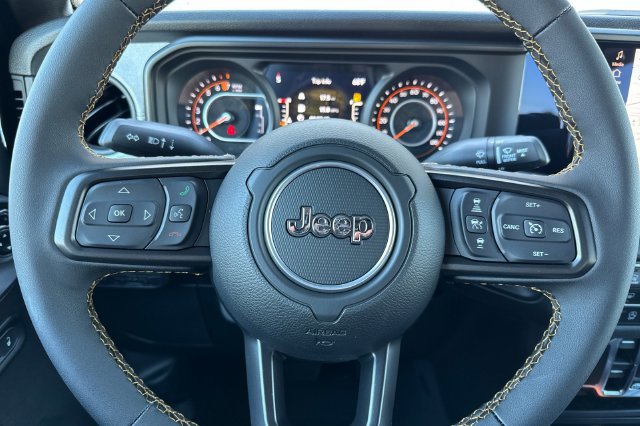 Used 2025 Jeep Gladiator Sport AWD/4WD image 23
