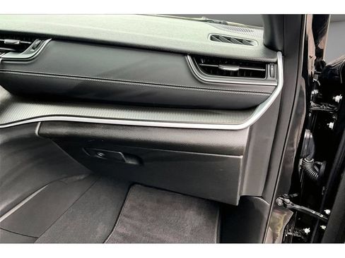 Certified 2024 Jeep Grand Cherokee L Altitude AWD/4WD image 20