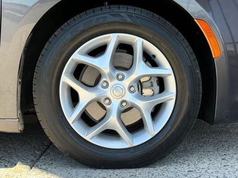 Used 2017 Chrysler Pacifica Touring-L w/ Tire & Wheel Group FWD image 25