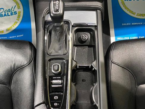 Used 2018 Volvo XC90 T6 Momentum w/ Convenience Package image 21