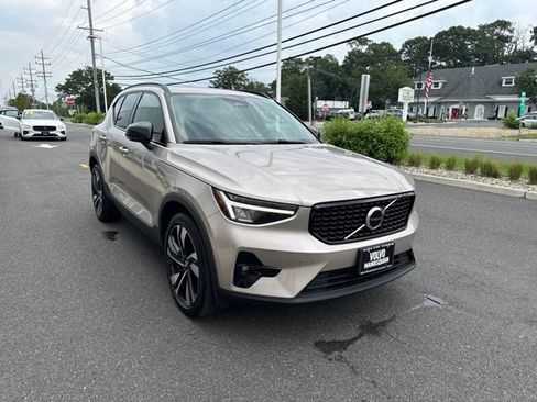 Used 2023 Volvo XC40 B5 Plus w/ Climate Package AWD/4WD image 6