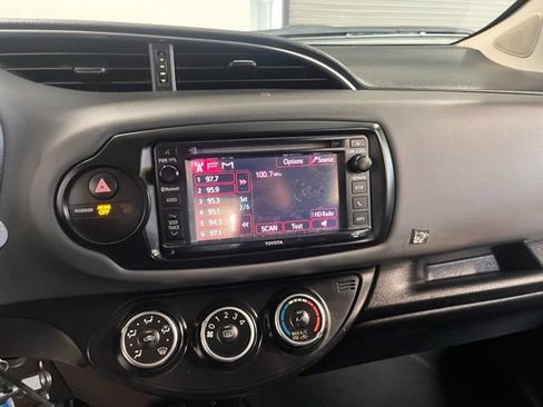 Used 2015 Toyota Yaris SE image 28