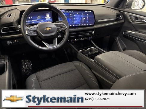 Used 2024 Chevrolet Traverse LT image 4