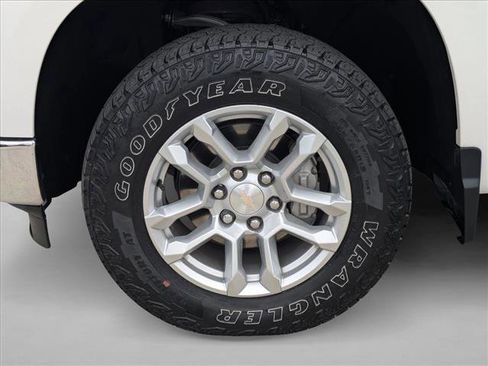 Used 2023 Chevrolet Silverado 1500 LT image 24