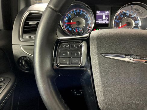 Used 2014 Chrysler Town & Country S FWD image 12