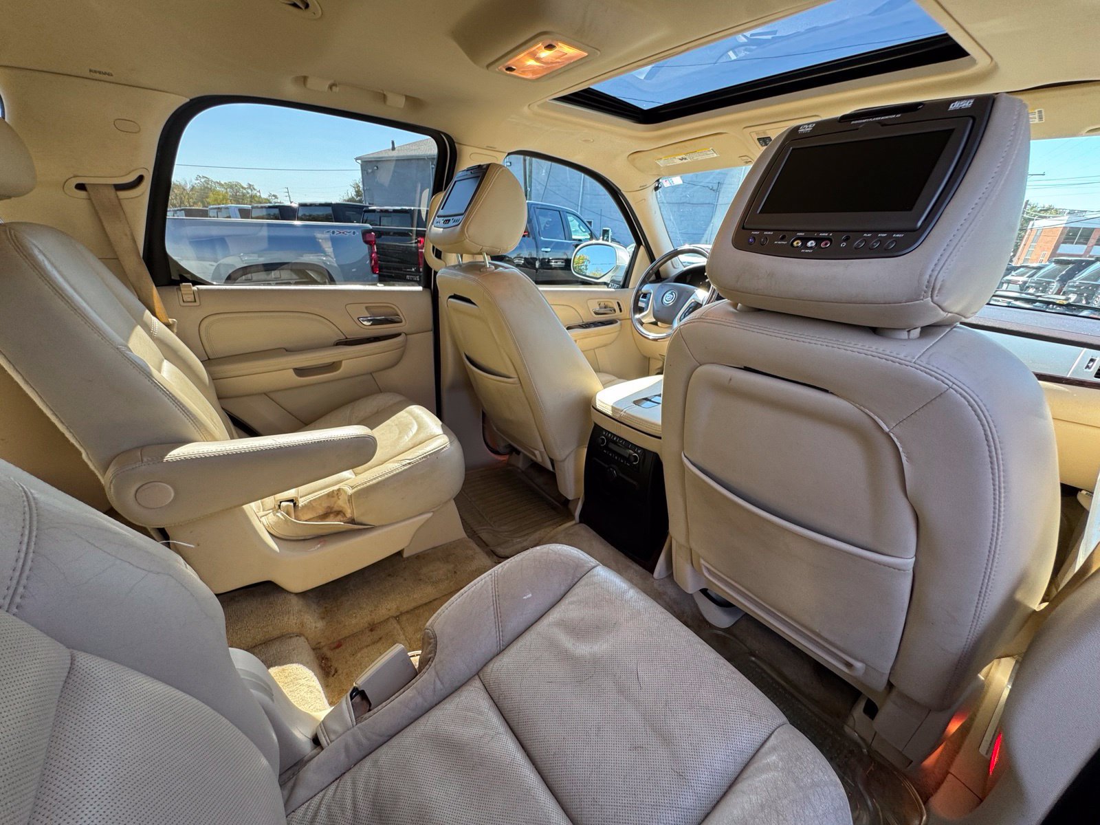 Used 2007 Cadillac Escalade AWD w/ Climate Package image 32