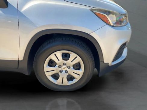 Used 2017 Chevrolet Trax LS FWD image 33