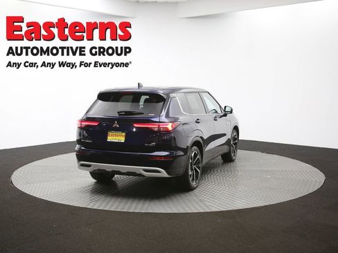 Used 2023 Mitsubishi Outlander SE image 37