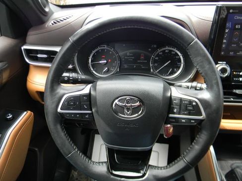 Used 2022 Toyota Highlander Platinum AWD/4WD image 12