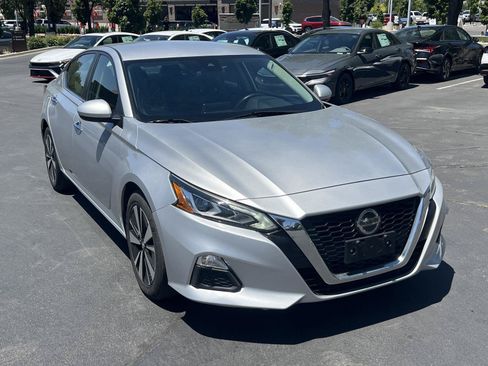 Used 2022 Nissan Altima 2.5 SV FWD image 4