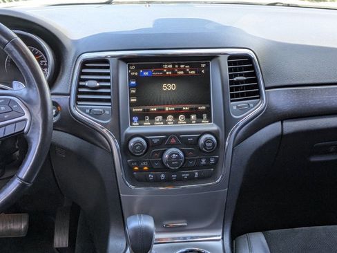 Used 2017 Jeep Grand Cherokee Altitude image 12