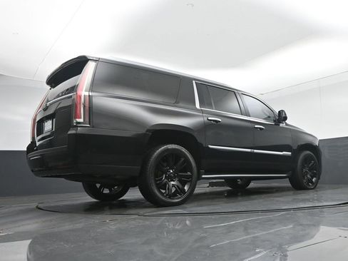 Used 2017 Cadillac Escalade ESV Luxury image 73