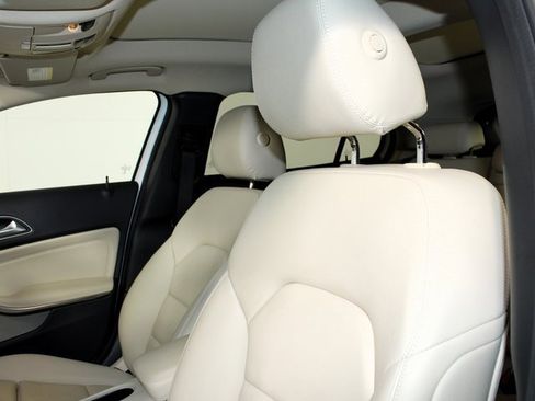 Used 2020 Mercedes-Benz GLA 250 4MATIC image 19