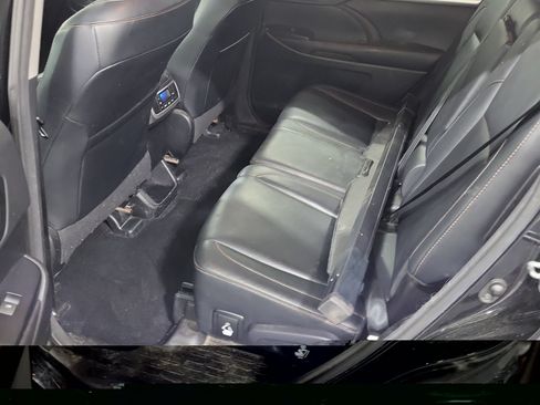 Used 2017 Toyota Highlander XLE AWD/4WD image 13