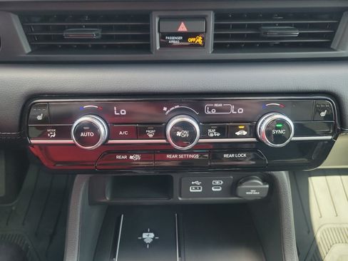 Used 2025 Honda Pilot Touring image 18