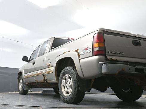 Used 2001 Chevrolet Silverado 1500 LS w/ Firm Ride Suspension Pkg AWD/4WD image 28