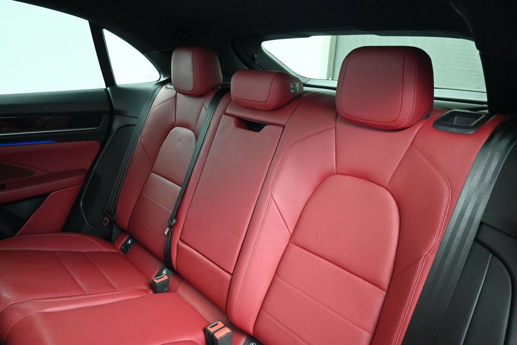 Certified 2025 Porsche Macan 4 Electric AWD/4WD image 6