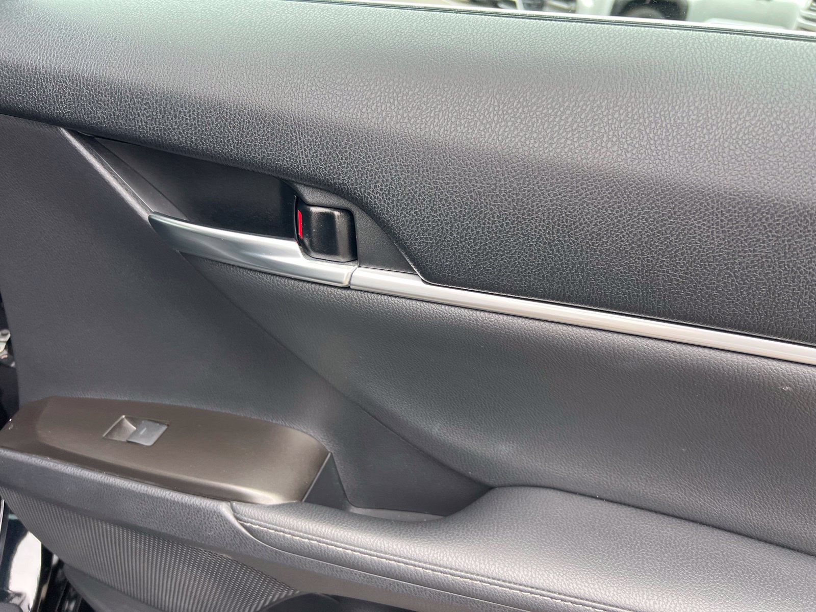 Used 2021 Toyota Camry XLE FWD image 42