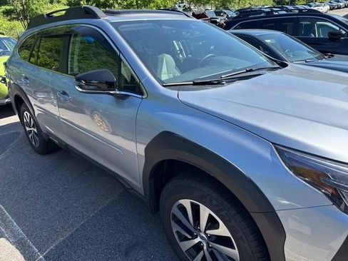 Used 2025 Subaru Outback Premium AWD/4WD image 18