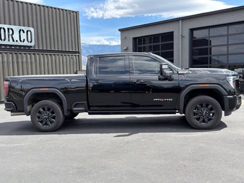 Used 2024 GMC Sierra 3500 AT4 w/ AT4 Premium Plus Package AWD/4WD image 3