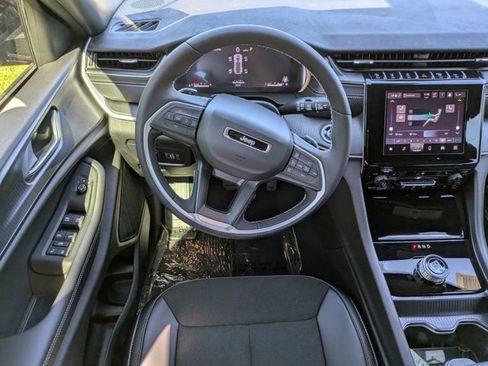 New 2025 Jeep Grand Cherokee Altitude image 14