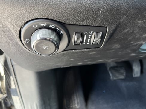 Used 2024 Jeep Compass Latitude AWD/4WD image 17