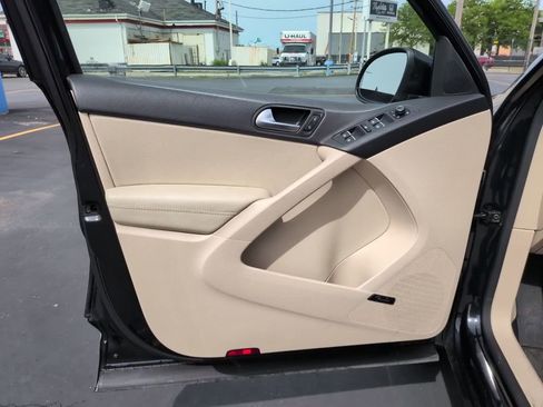 Used 2017 Volkswagen Tiguan SEL FWD image 15