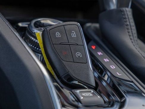 New 2025 GMC Canyon Elevation w/ Convenience Package image 24