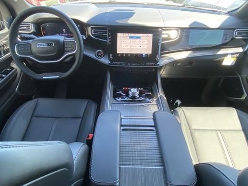 New 2023 Jeep Wagoneer Series III w/ Preferred Equipment Group image 34