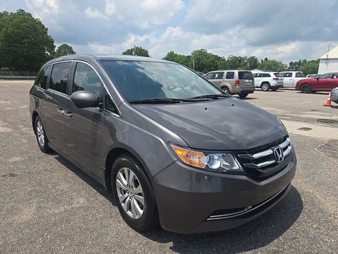 Used 2016 Honda Odyssey SE image 2