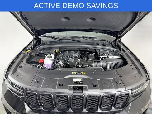 New 2025 Jeep Grand Cherokee Limited w/ Black Appearance Package AWD/4WD image 31
