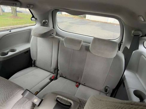 Used 2014 Toyota Sienna LE image 17