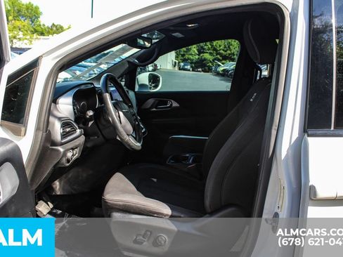 Used 2019 Chrysler Pacifica Touring Plus w/ S Appearance Package FWD image 16