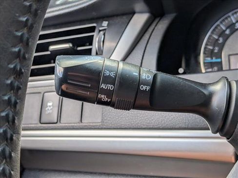 Used 2014 Toyota Camry SE image 8