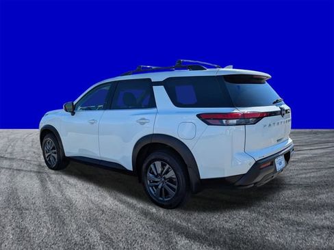 Used 2024 Nissan Pathfinder SV w/ SV Premium Package image 6