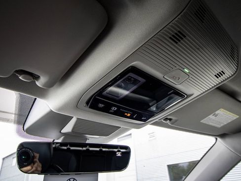 Certified 2025 Volkswagen Tiguan SE image 44