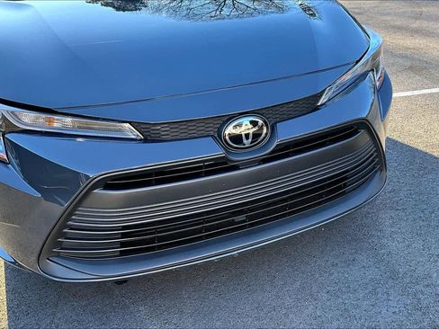 Used 2025 Toyota Corolla LE image 27