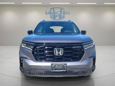 Used 2025 Honda Pilot Black Edition image 8